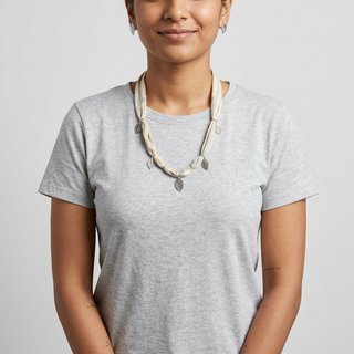 Statement Kette #2 aus Stoff Creme & Salbei mit silberfarbenen Anhängern – aus Lenzing™ Ecovero™ Viskose – Made in Germany – Emmilotta