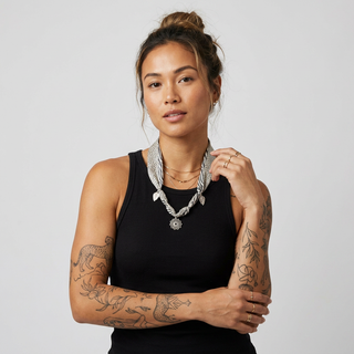 Statement Kette #6 aus Stoff Schwarz & Off-White mit silberfarbenen Anhängern – aus Lenzing™ Ecovero™ Viskose – Made in Germany – Emmilotta