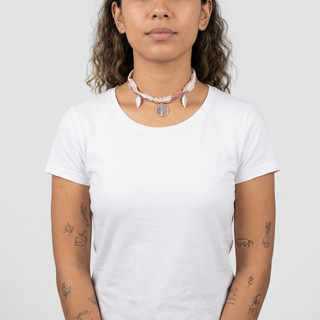 Statement Kette #9 aus Stoff in Creme-Rosé gemustert mit silberfarbenen Anhängern – aus Lenzing™ Ecovero™ Viskose – Made in Germany – Emmilotta