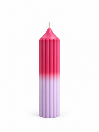 Geriffelte Stumpenkerze Pink-Lavendel aus Rapswachs – Handgegossen