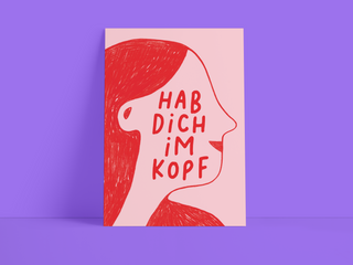 Postkarte "Hab dich im Kopf" – Rosé mit rotem Kopfsilhouetten-Motiv