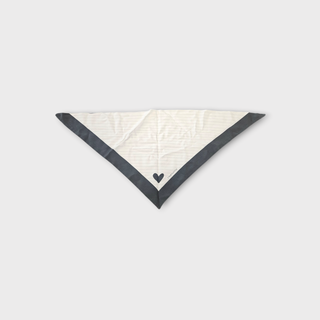 Dreieckstuch klein #1 Creme Grau Streifen mit Herz aus 100% Lenzing Ecovero – Wendbar – Made in Germany – Emmilotta